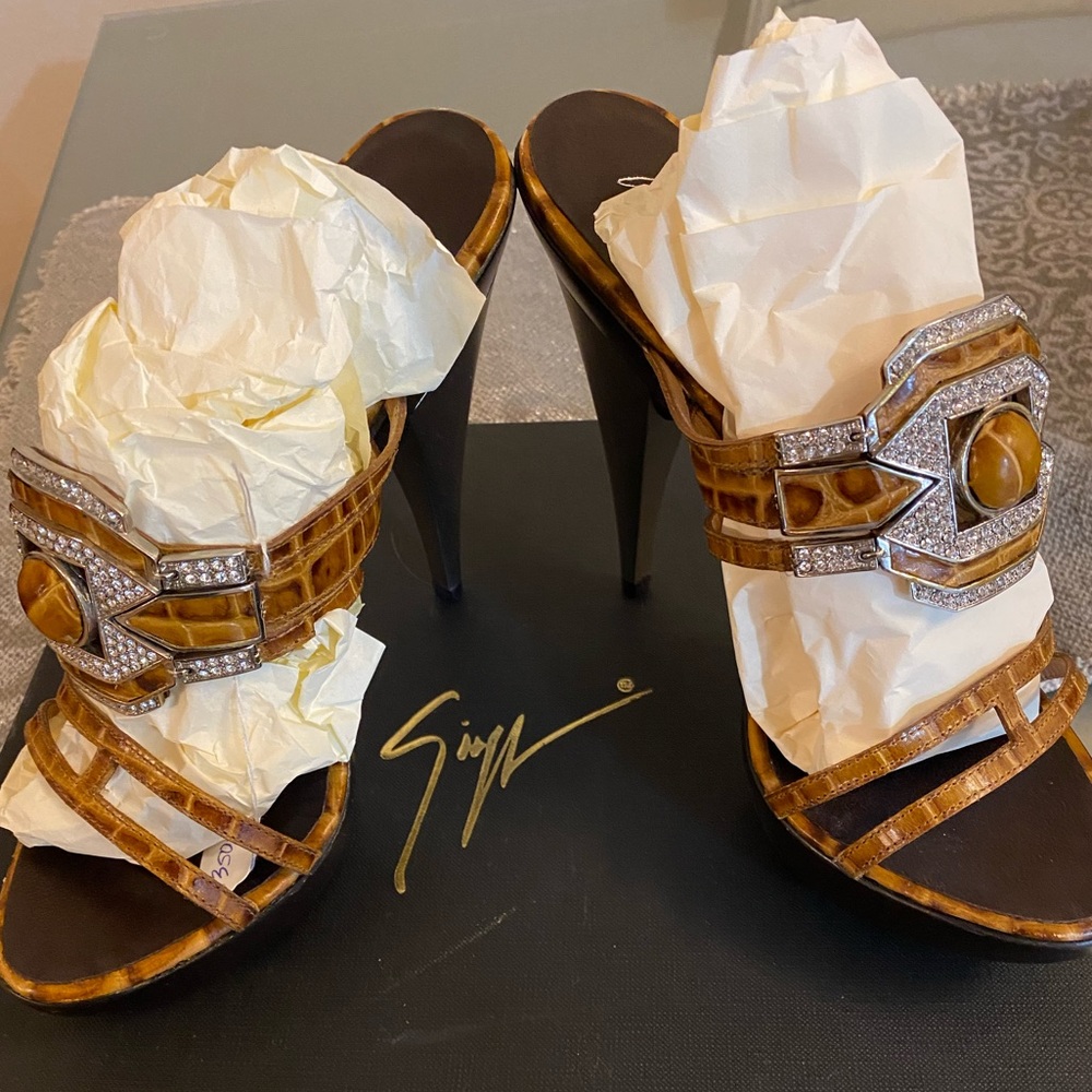 Giuseppe Zanotti Stunner Heels NEW Size 36